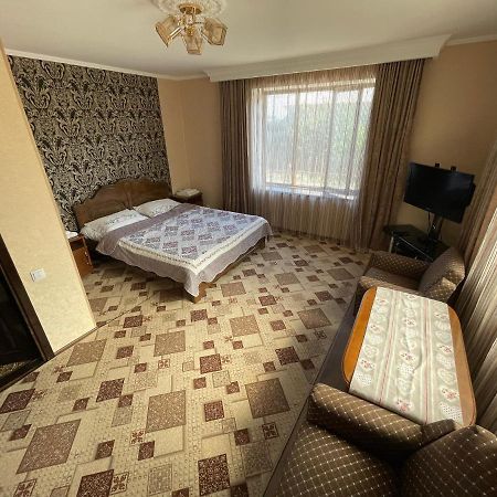 Guest House Eles Karakol Exterior photo
