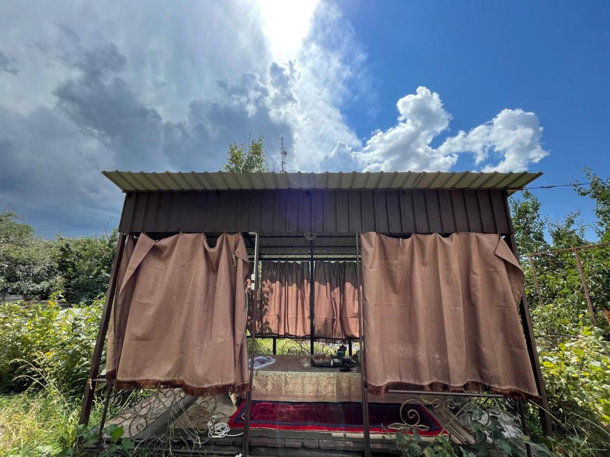 Guest House Eles Karakol Exterior photo