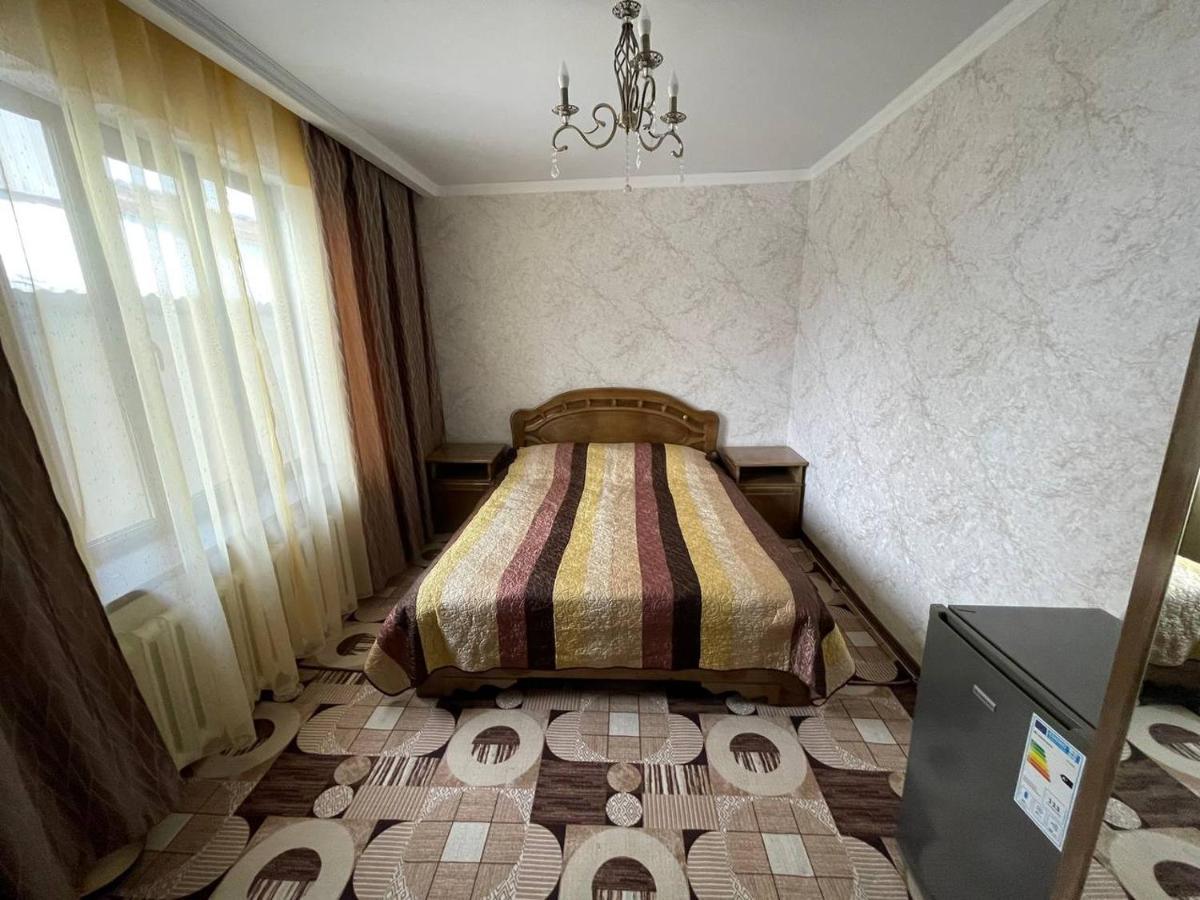 Guest House Eles Karakol Exterior photo
