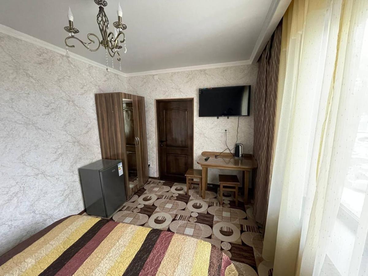 Guest House Eles Karakol Exterior photo